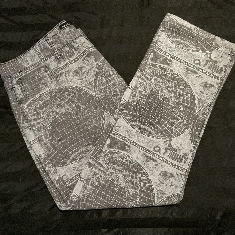Young Rich & Famous NYC Globe pants size 40